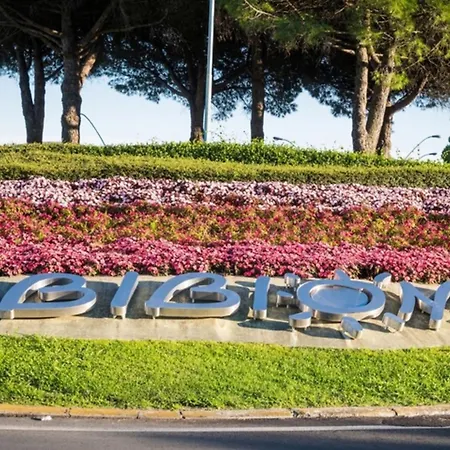 Апартаменты Bright 150m From The *